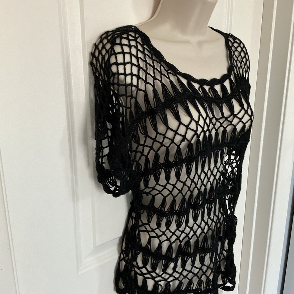 NWT Full Tilt Tillys Black Short Sleeve Open Weave Sweater Top Size Medium Sheer - Picture 2 of 6